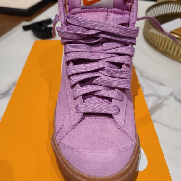 Nike Woman's Shoes - Picture 3 of 4